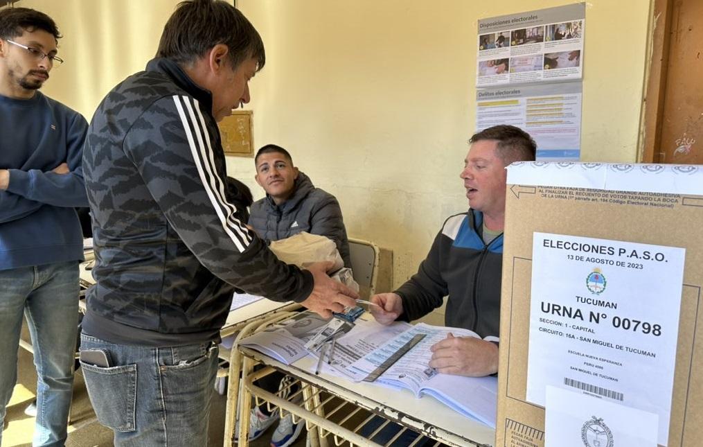 ALIADO A JAVIER MILEI. Ricardo Bussi, votando en las primarias. Foto de Twitter