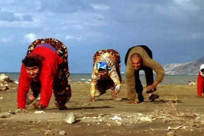 La historia de los hermanos que caminan a cuatro patas y son un retroceso evolutivo” para la ciencia