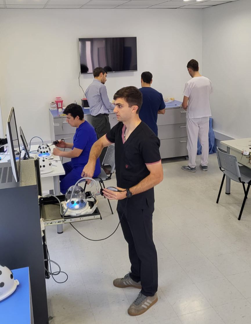 EN BUENOS AIRES. Residentes recibieron una capacitación en artroscopía.
