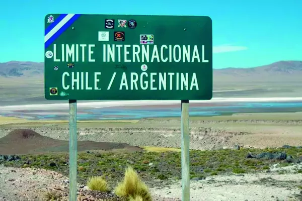 El borrascoso oleaje chileno en el mar argentino