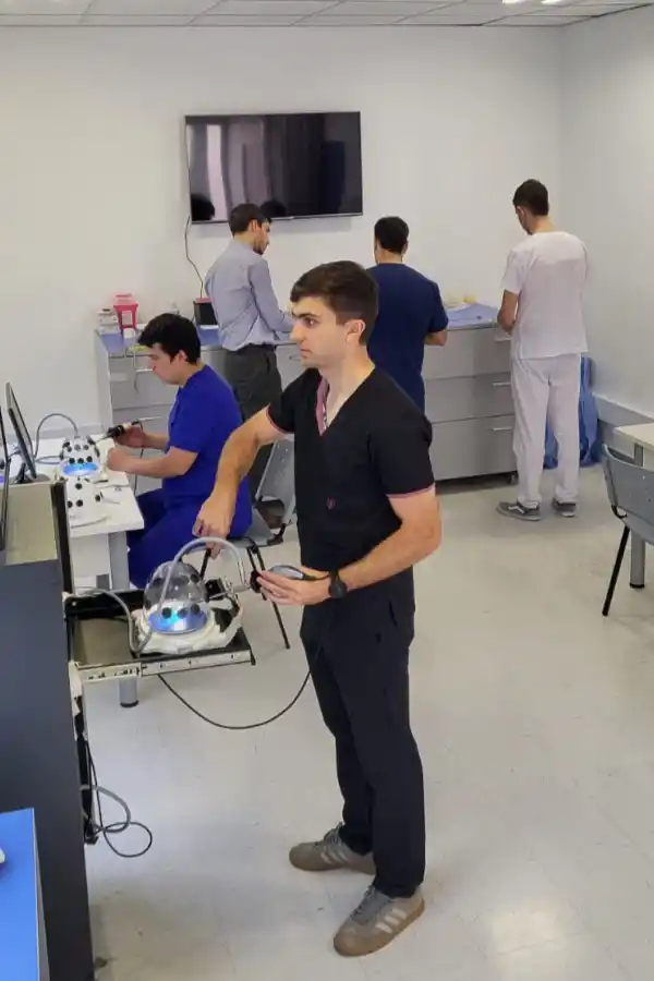 EN BUENOS AIRES. Residentes recibieron una capacitación en artroscopía.