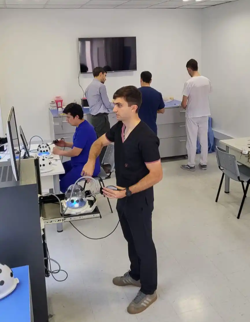 EN BUENOS AIRES. Residentes recibieron una capacitación en artroscopía.