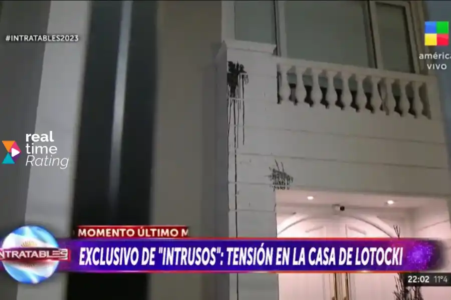 Así quedó el frente de la casa de Aníbal Lotocki tras los ataques