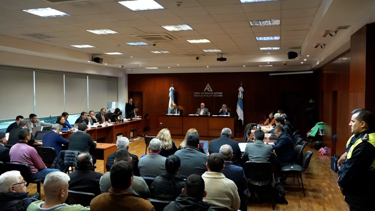 Saqueos de 2013: empezó el juicio contra 43 policías de la provincia por sedición