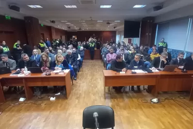 Saqueos de 2013: empezó el juicio contra 43 policías de la provincia por sedición