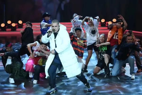 Callejero Fino pidió por la liberación de L-Gante en la apertura del Bailando 2023