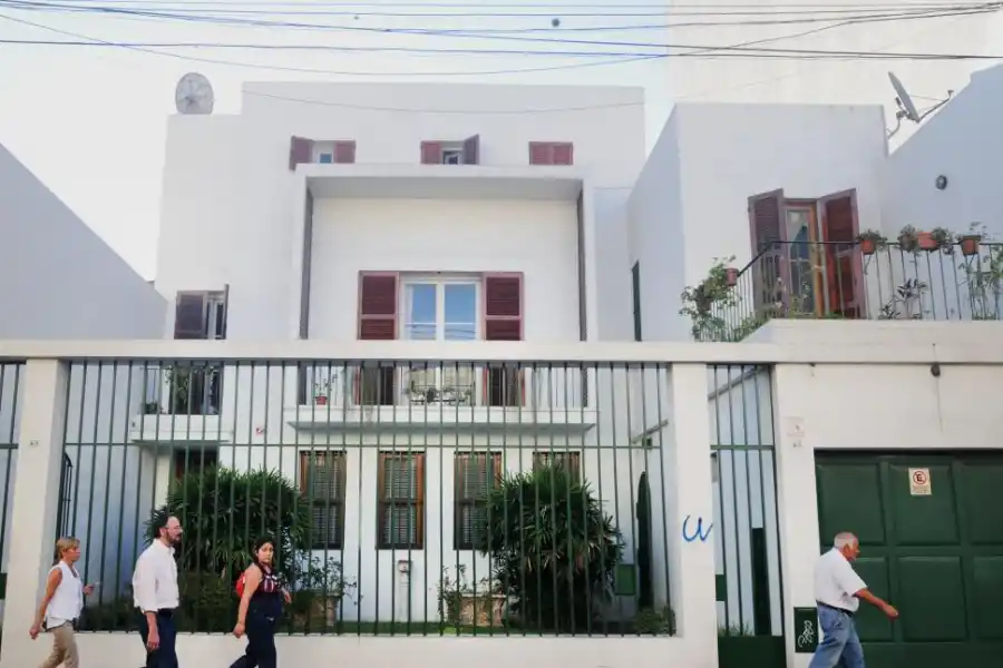 CASA TERÁN. En 25 de Mayo al 400. La diseñó cuando aún era estudiante universitario. El jardín delantero fue un rasgo característico de sus diseños. LA GACETA / FOTOs DE MARIA SILVIA GRANARA (archivo) 