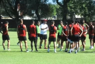 Dos ex San Martín protagonizaron una pelea en un partido de la Primera Nacional