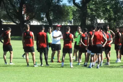 Dos ex San Martín protagonizaron una pelea en un partido de la Primera Nacional