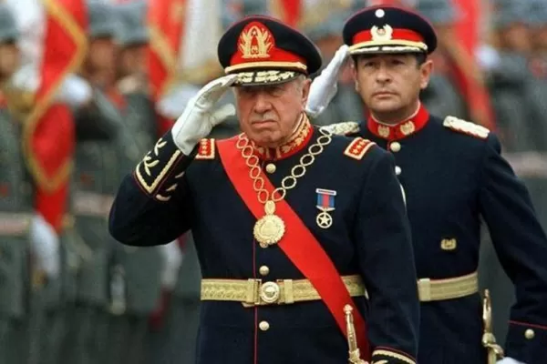 Alberto Fernández retiró condecoraciones que la última dictadura otorgó a Augusto Pinochet