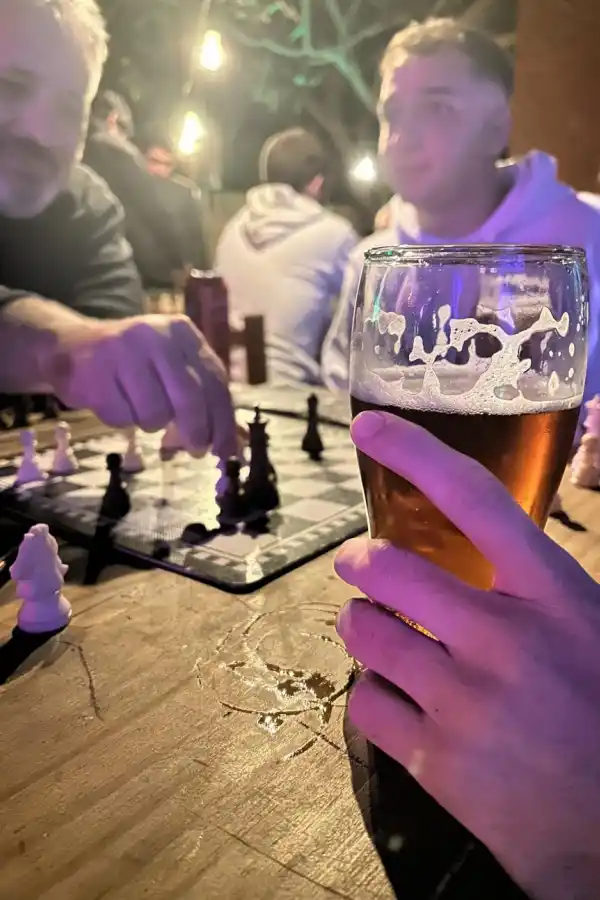 PINTA. La movida, descontracturada, busca que los jóvenes compartan algo mientras juegan. 