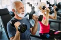 Cuáles son los dos ejercicios recomendados para bajar de peso después de los 50 años