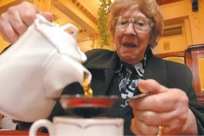 Subastan el juego de té con el que “Yiya” Murano envenenó a sus amigas: cuánto dinero ofrecieron