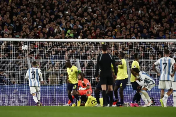 Messi apuntó, acarició la pelota y Argentina arrancó las Eliminatorias con una victoria
