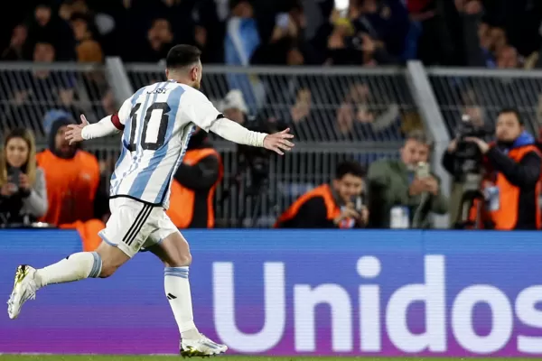Mirá de nuevo el golazo de tiro libre de Lionel Messi para la victoria de Argentina ante Ecuador