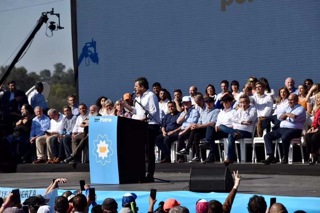 EN EL HIPÓDROMO. Sergio Massa cerró su visita de campaña a Tucumán con un discurso. Foto de LA GACETA / Inés Quinteros Orio