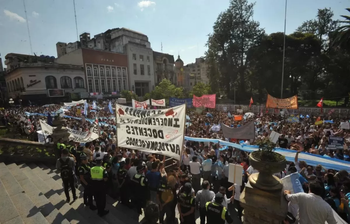 Paros, marchas y reclamos salariales: se espera una semana de conflictos en Tucumán