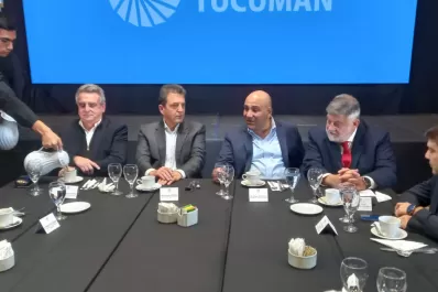 Manzur, junto a Massa y a industriales del norte: Creo profundamente en la Argentina federal