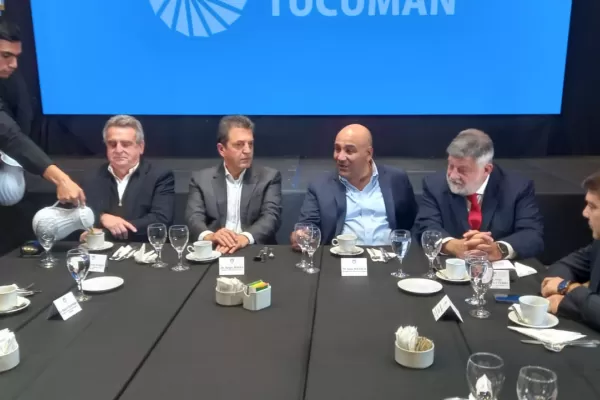 Manzur, junto a Massa y a industriales del norte: Creo profundamente en la Argentina federal