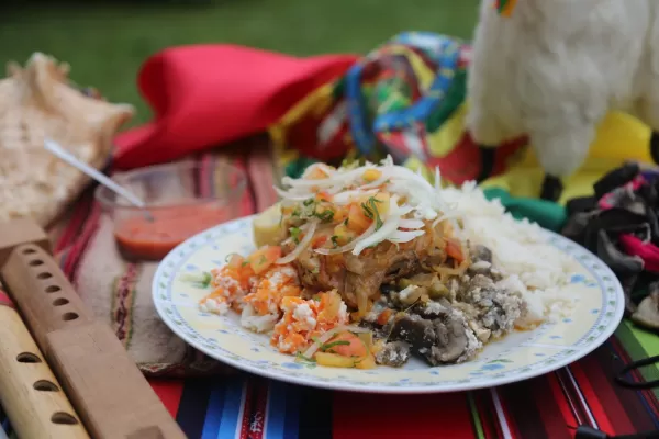 Cocina & colectividades: el picante de pollo es el plato que une a las regiones de Bolivia