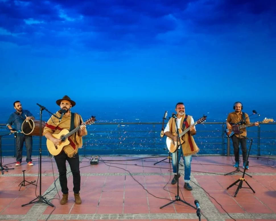 LA YUNTA. Julián Humarán y Gustavo Páez llevan su peña anual con amigos a Yerba Buena, mientras transitan un proceso de búsqueda musical. 