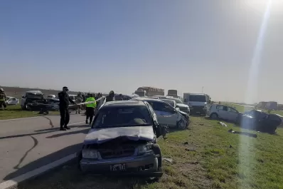 Impactante video: así se vivió el choque de más de 40 autos en plena tormenta de tierra