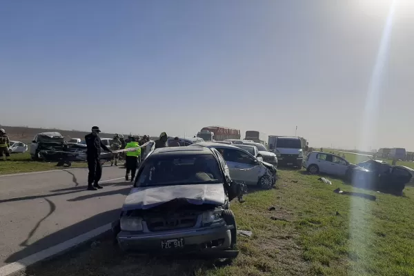 Impactante video: así se vivió el choque de más de 40 autos en plena tormenta de tierra
