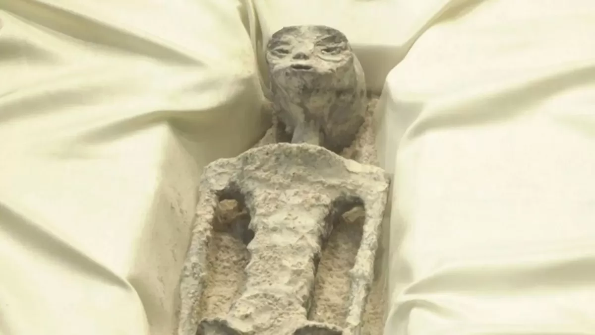 La impactante foto de los cadáveres extraterrestres “no humanos” en México: tiene 1.000 años y están en estado perfecto