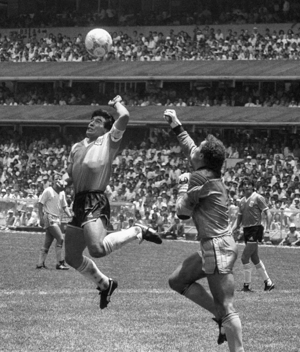 COPA DE MÉXICO 1986. En los cuartos de final, la Argentina le ganó a Inglaterra con un gol con la mano. 
