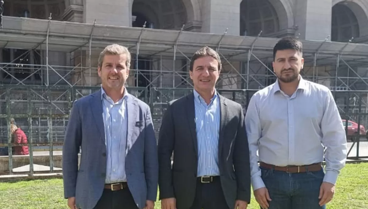 EN BUENOS AIRES. Mariano Campero, Roberto Sánchez y Sebastián Salazar para avanzar cuanto antes con la presentación judicial.