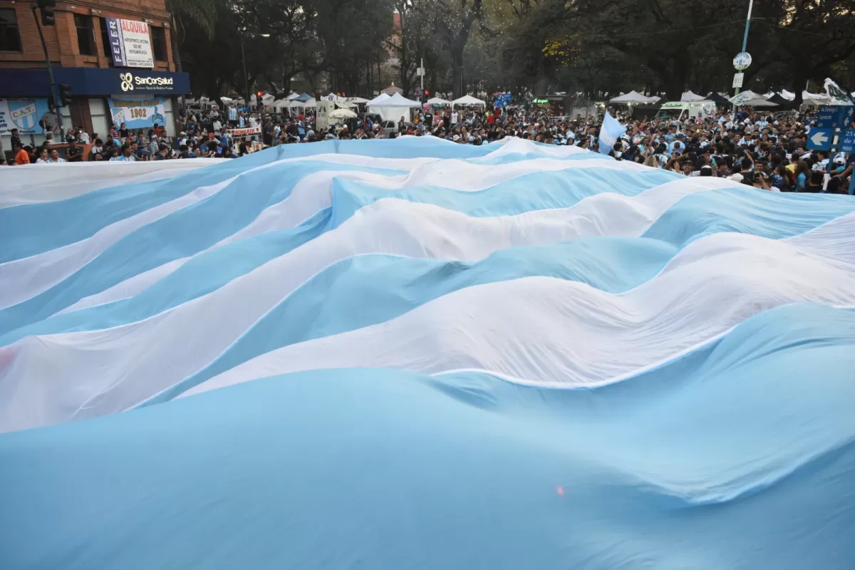 Atlético Tucumán y un banderazo que dejó en claro el amor por los colores