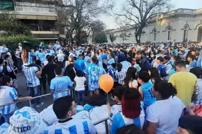 Los hinchas decanos realizan su tradicional banderazo