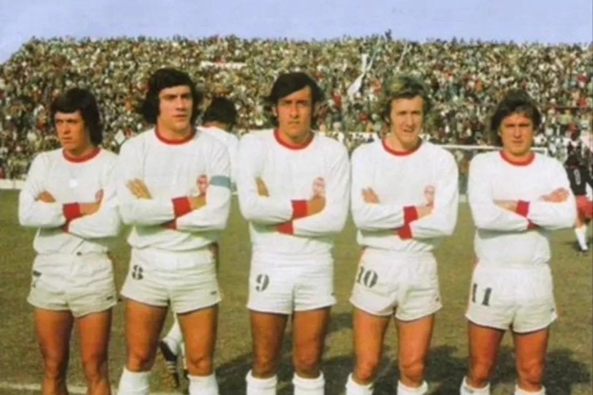 HURACÁN CAMPEÓN 1973. Houseman, Brindisi, Avallay, Babington y Larrosa.