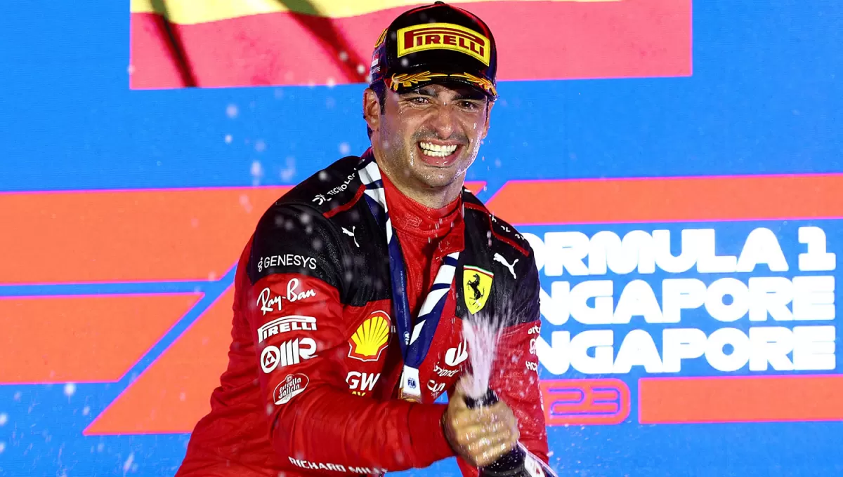 ROMPIÓ EL MALEFICIO. Carlos Sainz puso fin a una racha de 10 victorias consecutivas de Red Bull en la Fórmula 1.