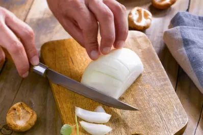 Cuáles son los beneficios de comer cebolla cruda