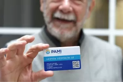 Bono para jubilados: cómo anotarse al Programa Alimentario de $15.000