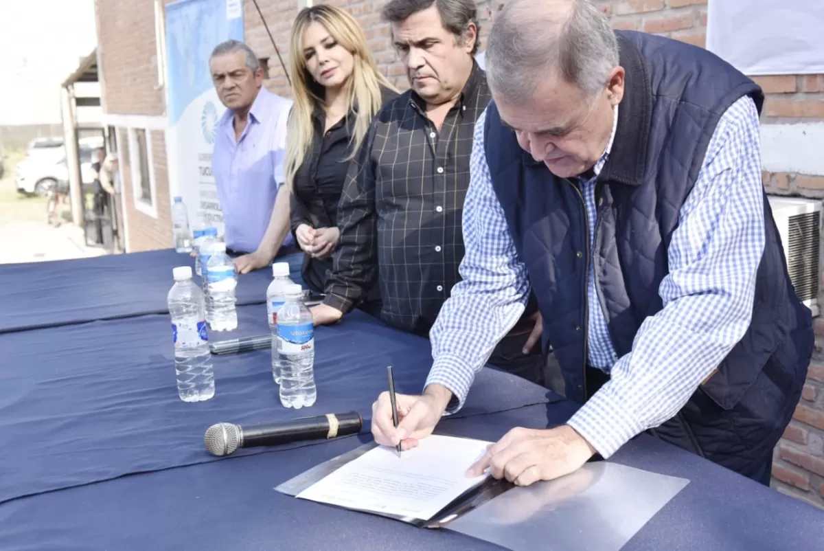 Lules: Jaldo firmó convenios por U$S 11 millones para obras de riego