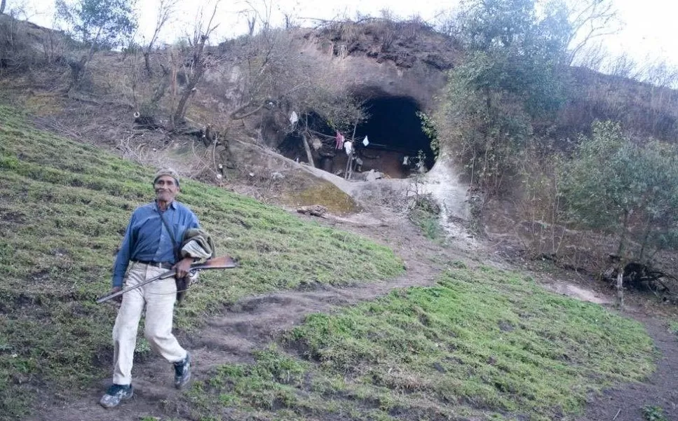 Proyectarán un documental sobre un tucumano que vive desde hace 40 años en una cueva