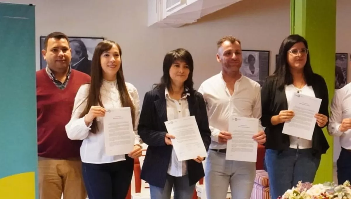 ELECCIONES LIBRES DE DISCRIMINACIÓN. Gastón Gómez, Florencia Guerra, Adrián Albano y Greta Pena firmaron el acta de compromiso. 