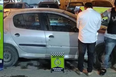 Detienen a un hombre por golpear y disparar a un joven en la puerta de su casa