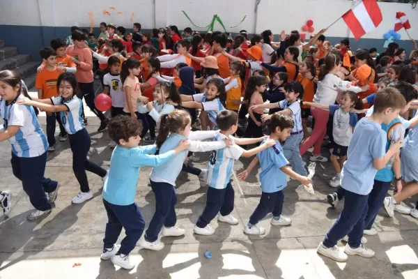 Día del estudiante: un festejo cargado de diversión, colores y disfraces primaverales