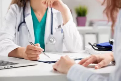 Asociaciones médicas anunciaron que cobrarán un plus por consultas: ¿de cuánto será?