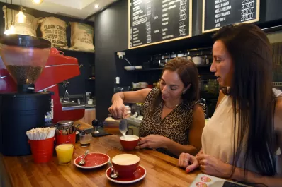 Ni la pandemia ni los robos pudieron con su amor por el café de especialidad