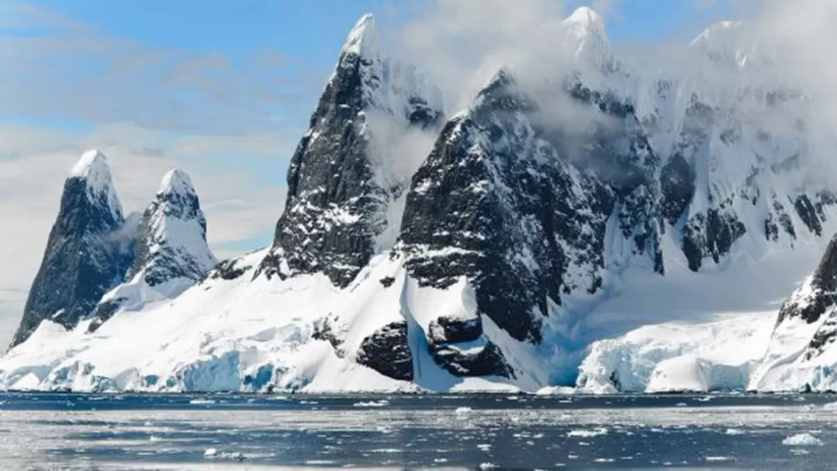 El hielo marino invernal en la Antártida toca un mínimo histórico