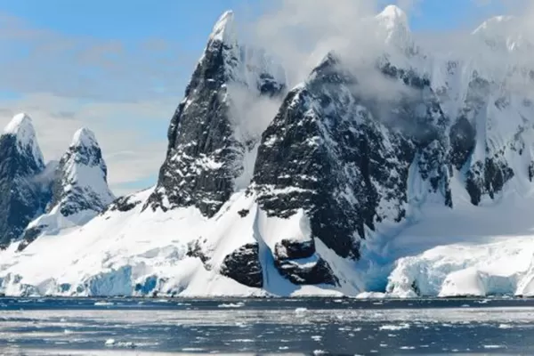El hielo marino invernal en la Antártida toca un mínimo histórico