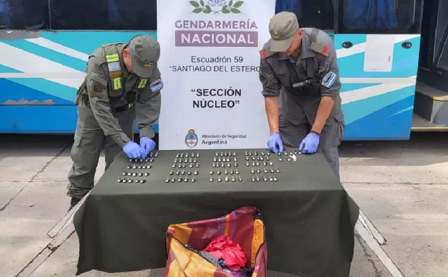 Un pasajero trasladaba 109 cápsulas con cocaína dentro de su equipaje