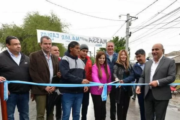 Las Talitas: Manzur inauguró obras de pavimentación en el barrio Soeme