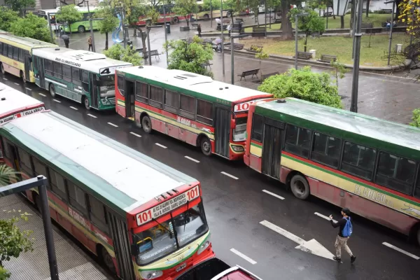 Crisis del transporte: UTA resolvió que mañana hará paros sorpresivos a lo largo del día