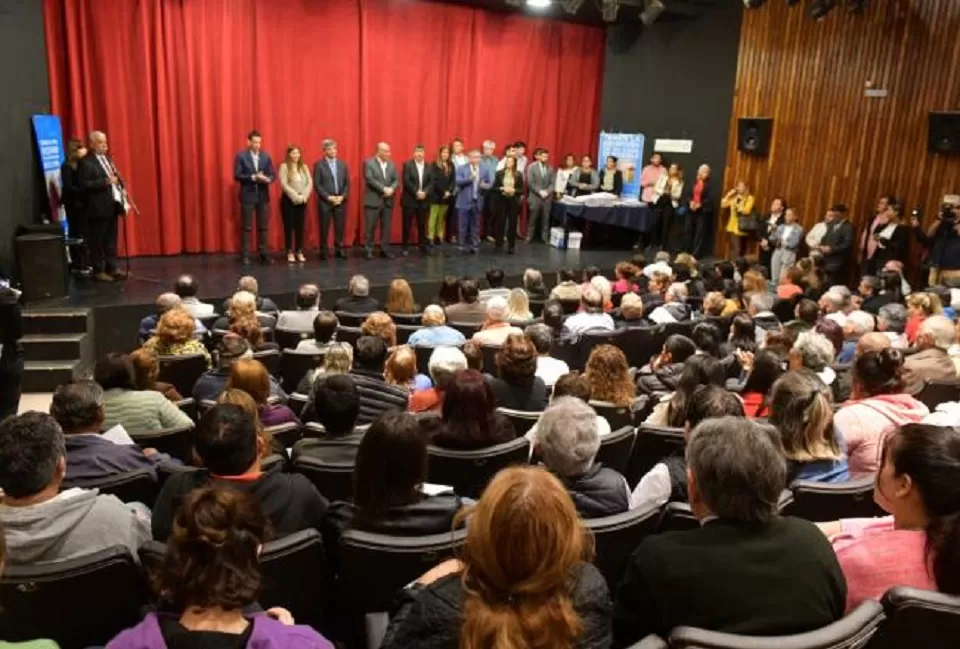 Manzur entregó más de 400 escrituras a familias de Tucumán. Prensa Gobierno