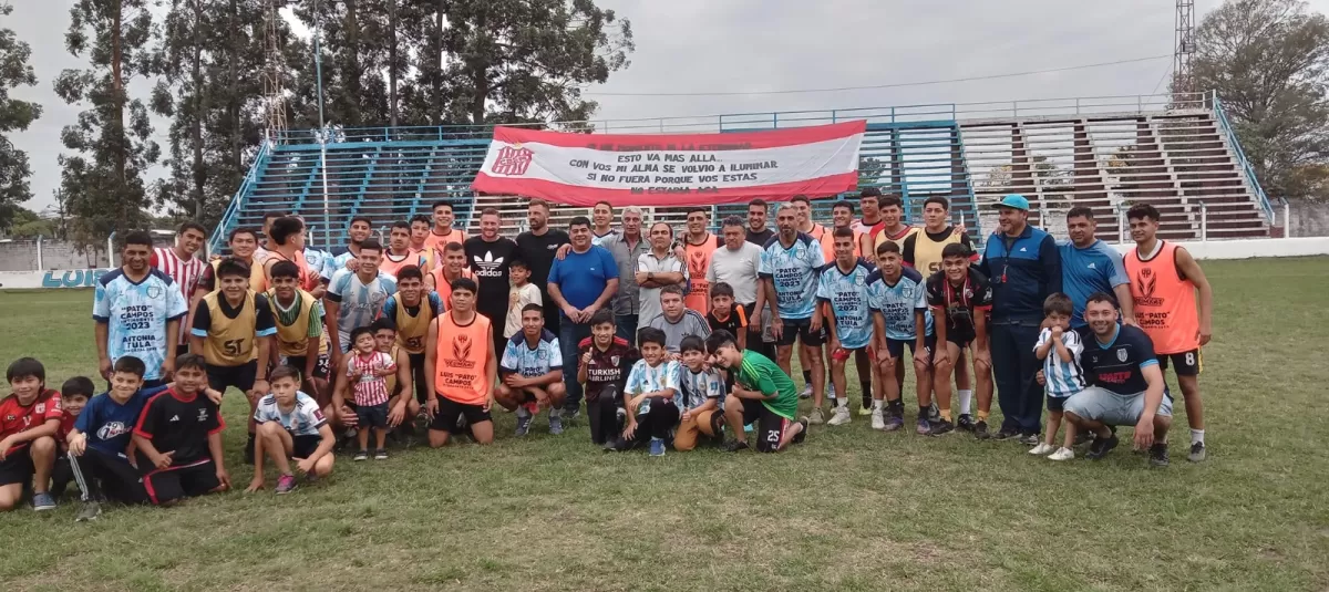 Pablo Frontini visitó al Club Social y Deportivo Marapa y compartió una tarde con sus jugadores